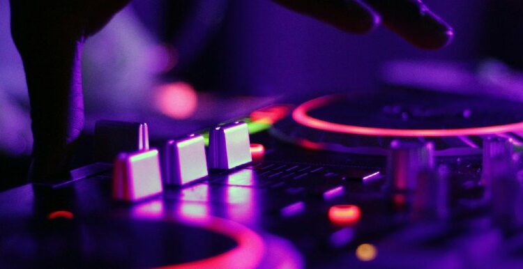  How to Pick the Right DJ for Your Party